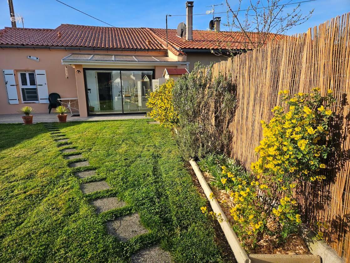 "Les Hirondelles" Villa Jau-Dignac-et-Loirac Bagian luar foto